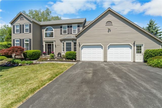 8353 Glen Eagle Dr, Manlius, NY 13104