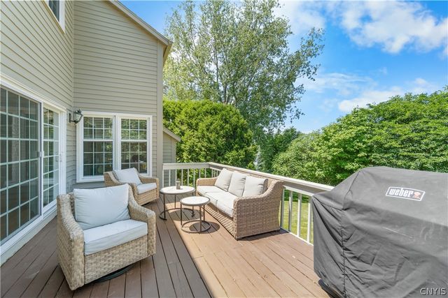 8353 Glen Eagle Dr, Manlius, NY 13104