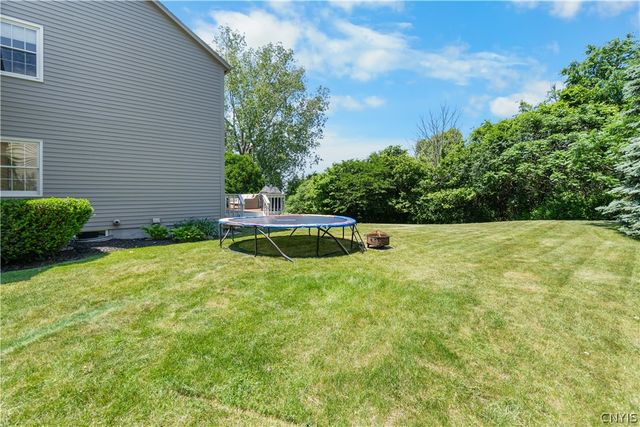 8353 Glen Eagle Dr, Manlius, NY 13104