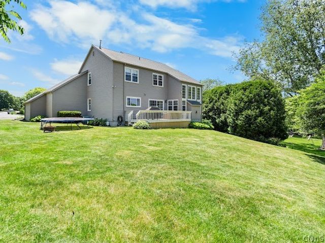 8353 Glen Eagle Dr, Manlius, NY 13104
