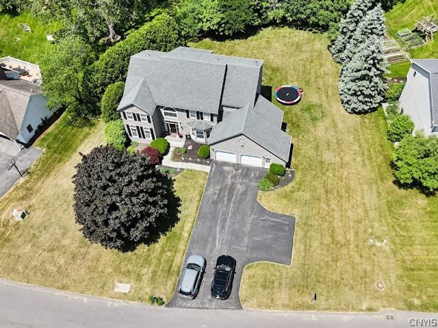 8353 Glen Eagle Dr, Manlius, NY 13104