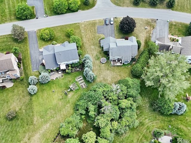 8353 Glen Eagle Dr, Manlius, NY 13104