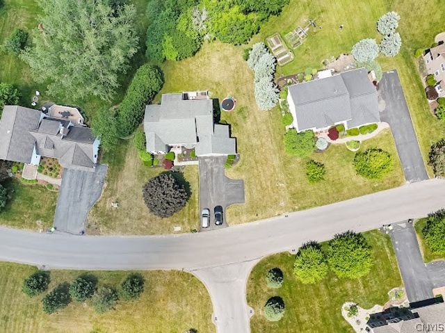 8353 Glen Eagle Dr, Manlius, NY 13104