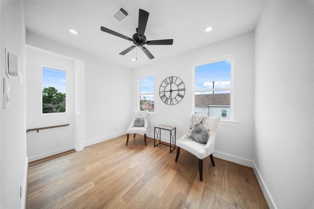 1114 Hogan Street, Houston, TX 77009