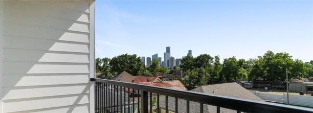 1114 Hogan Street, Houston, TX 77009