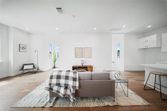 1114 Hogan Street, Houston, TX 77009