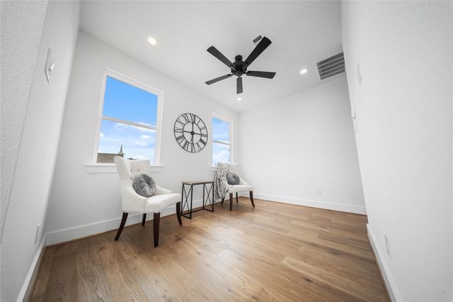 1114 Hogan Street, Houston, TX 77009