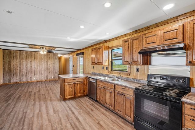 849 County Road 302 A, Floresville, TX 78114
