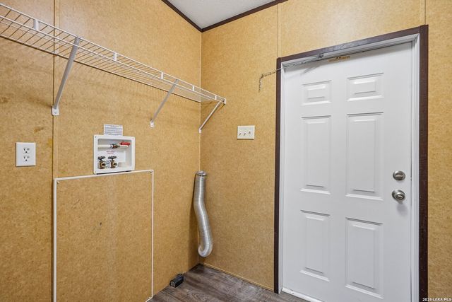 849 County Road 302 A, Floresville, TX 78114