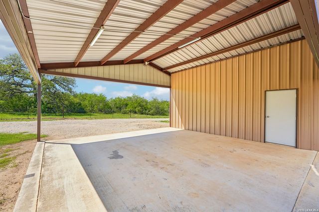 849 County Road 302 A, Floresville, TX 78114