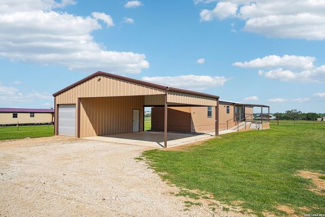 849 County Road 302 A, Floresville, TX 78114