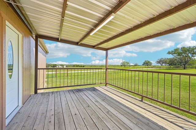 849 County Road 302 A, Floresville, TX 78114