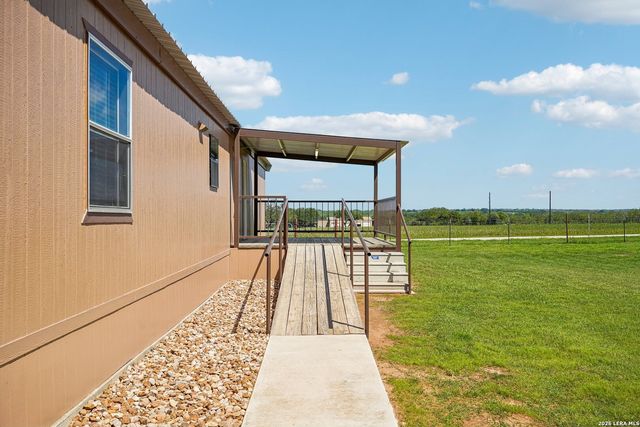 849 County Road 302 A, Floresville, TX 78114