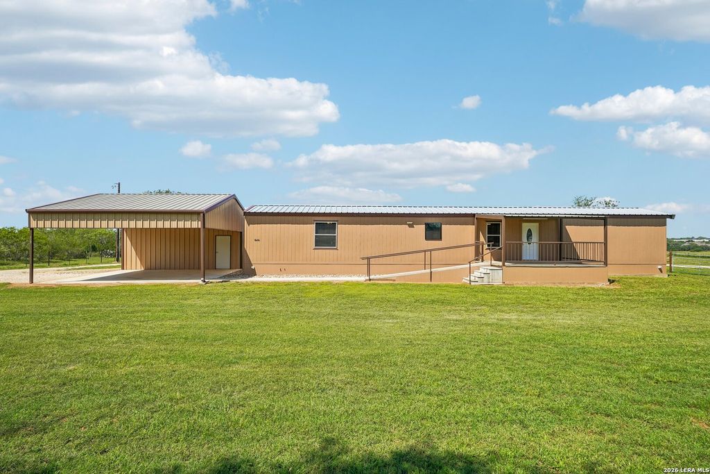 849 County Road 302 A, Floresville, TX 78114