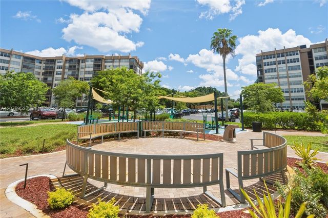 900 Saint Charles Place 310, Pembroke Pines, FL 33026