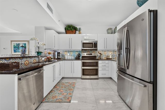 7350 SW 89th St 721S, Miami, FL 33156