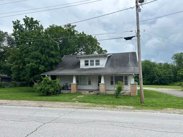 201 West Pennington Avenue, Ava, MO 65608