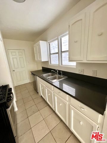 505 Edgewood Street, Inglewood, CA 90302