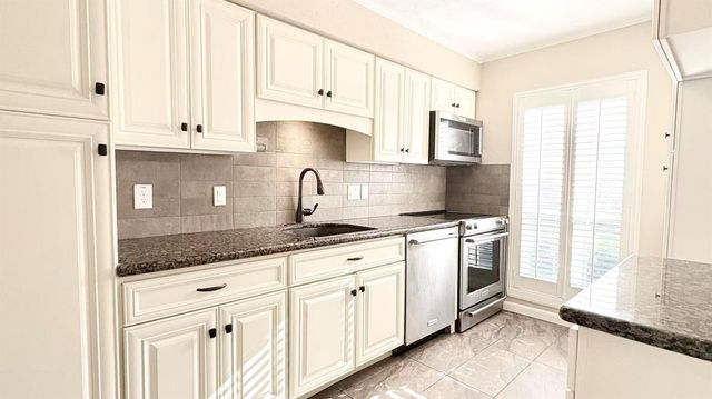 12743 Huntingwick Drive 149, Houston, TX 77024