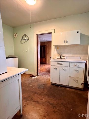 141 Charmouth Drive, Syracuse, NY 13207