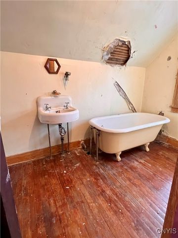 141 Charmouth Drive, Syracuse, NY 13207