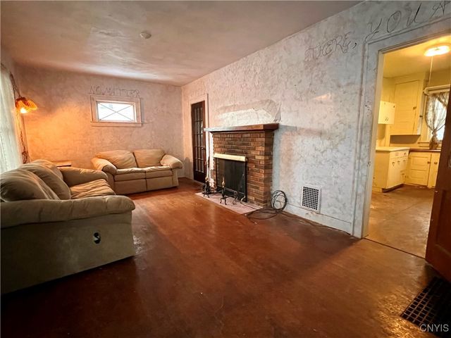 141 Charmouth Drive, Syracuse, NY 13207