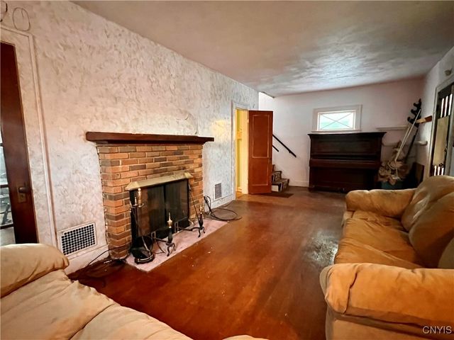 141 Charmouth Drive, Syracuse, NY 13207