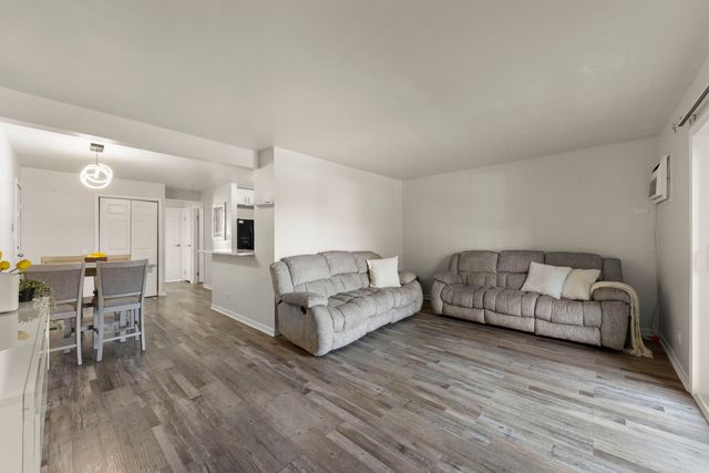 1002 Spruce Street 2B, Glendale Heights, IL 60139