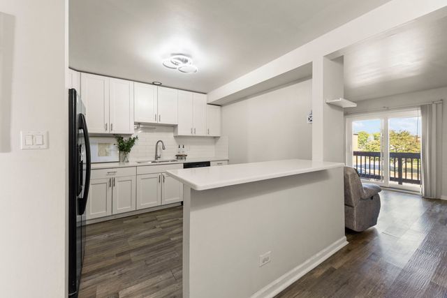 1002 Spruce Street 2B, Glendale Heights, IL 60139