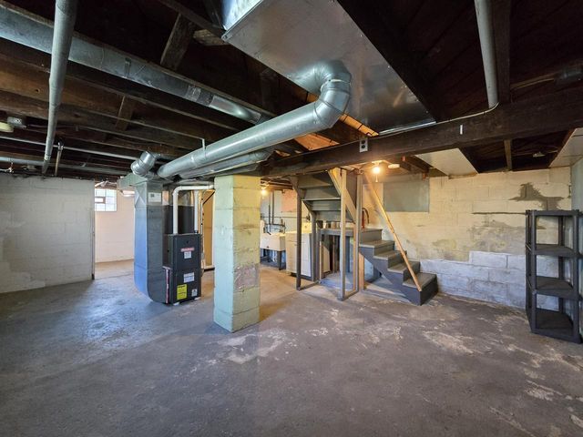 1031 98th STREET, West Allis, WI 53214