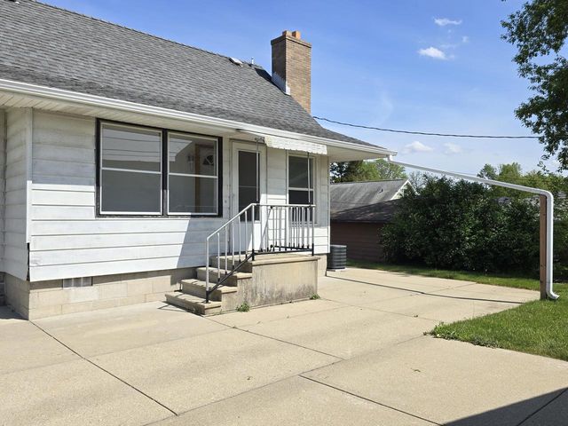 1031 98th STREET, West Allis, WI 53214