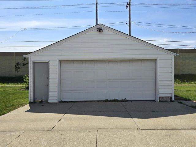 1031 98th STREET, West Allis, WI 53214