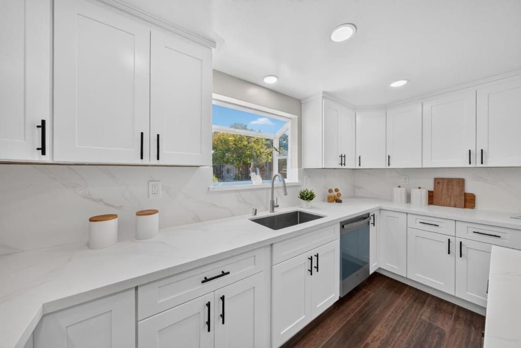 Image 11 of property listing at 10980 New Avenue, Gilroy, CA 95020