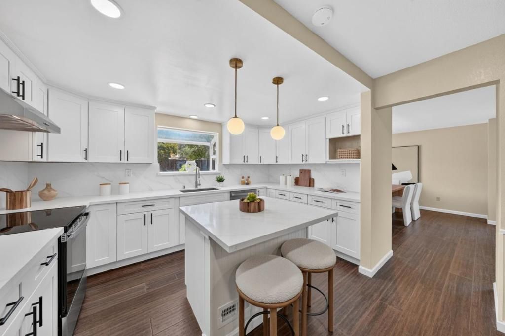 Image 3 of property listing at 10980 New Avenue, Gilroy, CA 95020