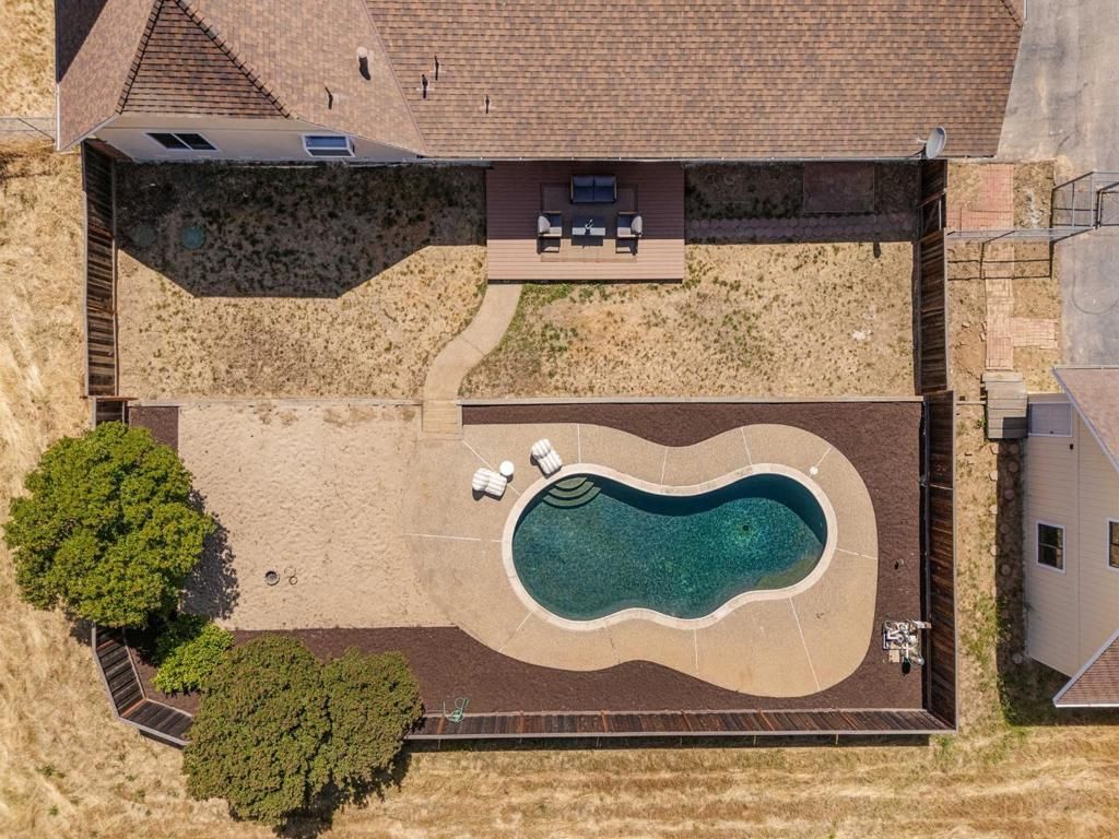 Image 51 of property listing at 10980 New Avenue, Gilroy, CA 95020