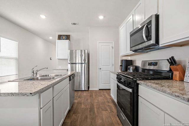 4007 Bay Leaf, Von Ormy, TX 78073