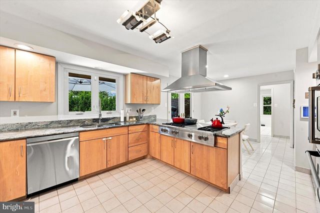 606 FOXFIELDS RD, Bryn Mawr, PA 19010