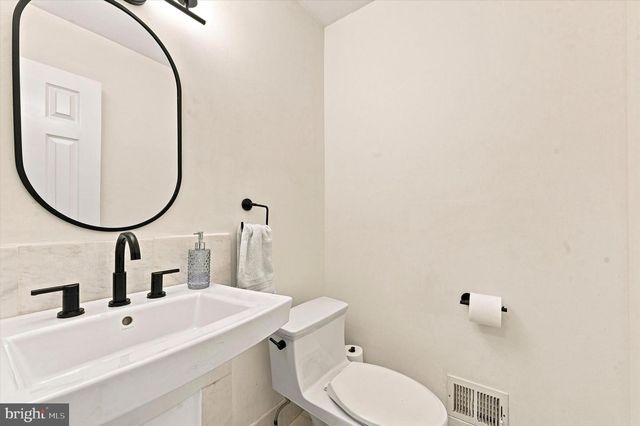 606 FOXFIELDS RD, Bryn Mawr, PA 19010