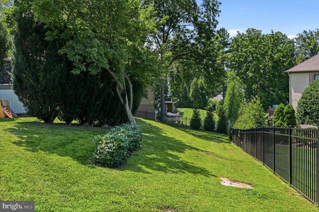 606 FOXFIELDS RD, Bryn Mawr, PA 19010