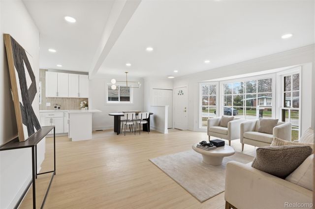 27427 Vargo Street, Livonia, MI 48152