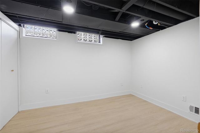 27427 Vargo Street, Livonia, MI 48152