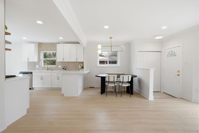 27427 Vargo Street, Livonia, MI 48152