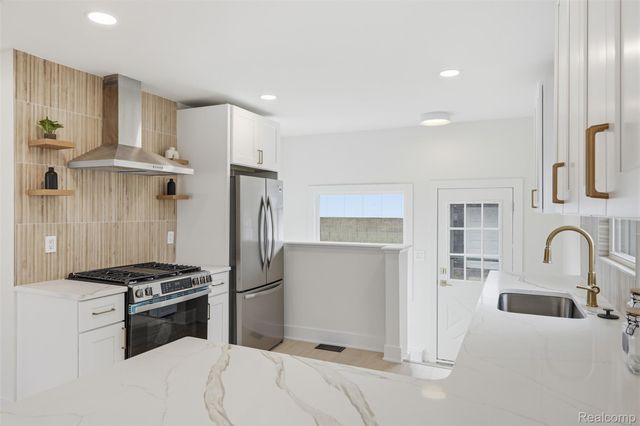 27427 Vargo Street, Livonia, MI 48152