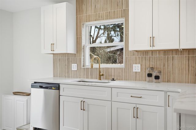 27427 Vargo Street, Livonia, MI 48152