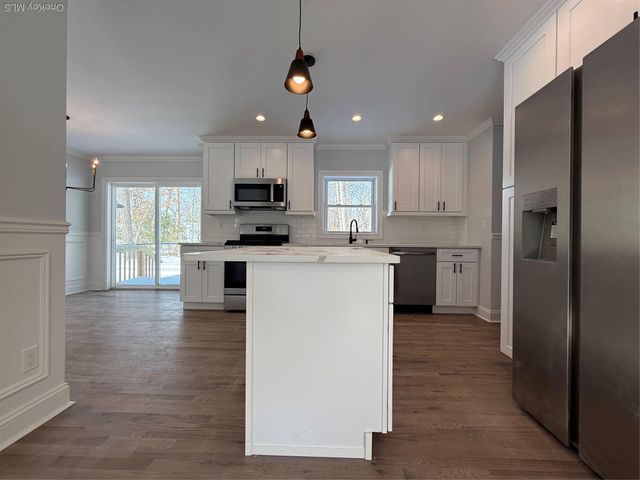 89 C Mt Sinai Coram Road, Coram, NY 11727