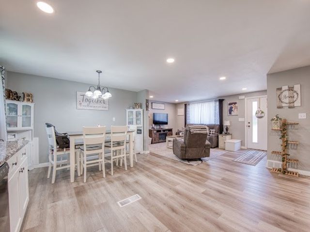 120 Elmwood Dr, Shaler, PA 15116