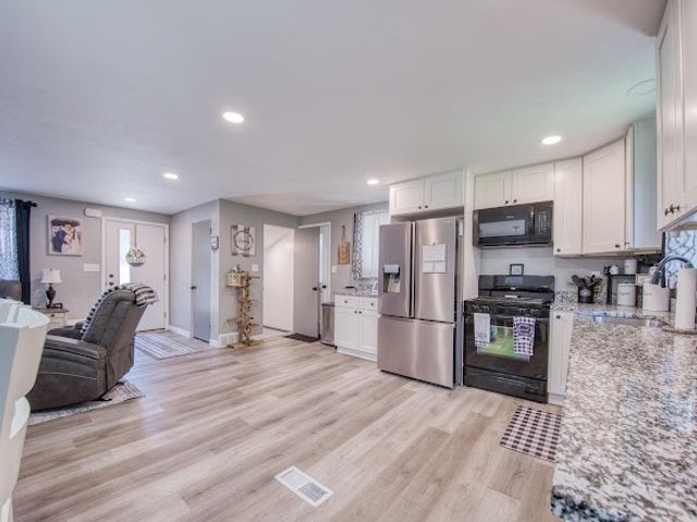 120 Elmwood Dr, Shaler, PA 15116