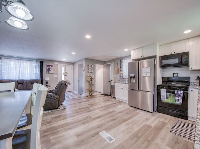 120 Elmwood Dr, Shaler, PA 15116
