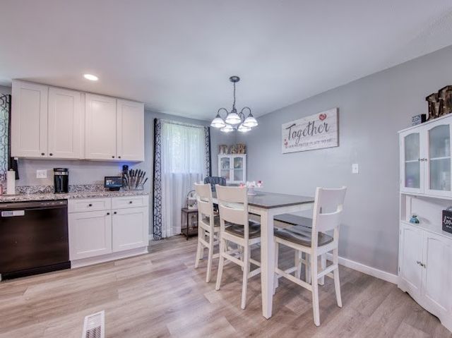 120 Elmwood Dr, Shaler, PA 15116
