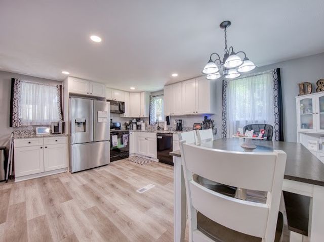 120 Elmwood Dr, Shaler, PA 15116